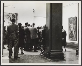 crowd in gallery