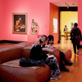 students in gallery sketching