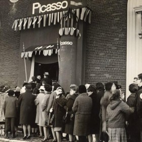Visitors outside Gallery entrance (taken on the last Sunday of the exhibition)