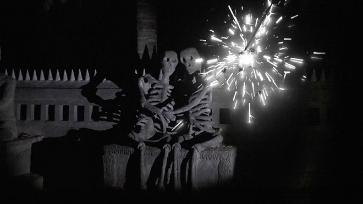 Apichatpong Weerasethakul, Fireworks (Archives)