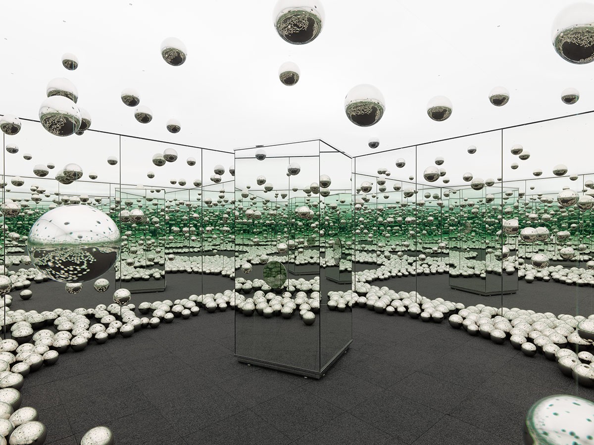 Yayoi Kusama S INFINITY MIRRORED ROOM LET S SURVIVE FOREVER Art   DB KUSAMA2017 InfinityRoom 003 