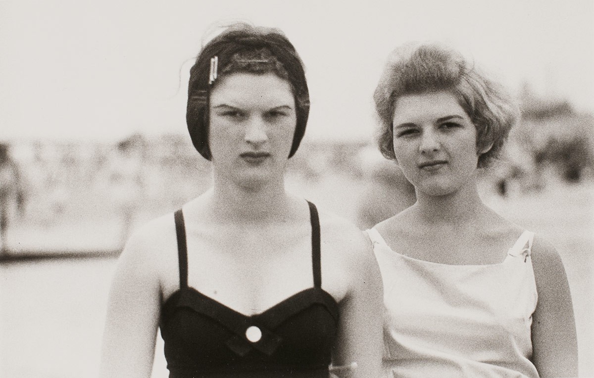Diane Arbus, Two girls on the beach, Coney Island, N.Y., 1958