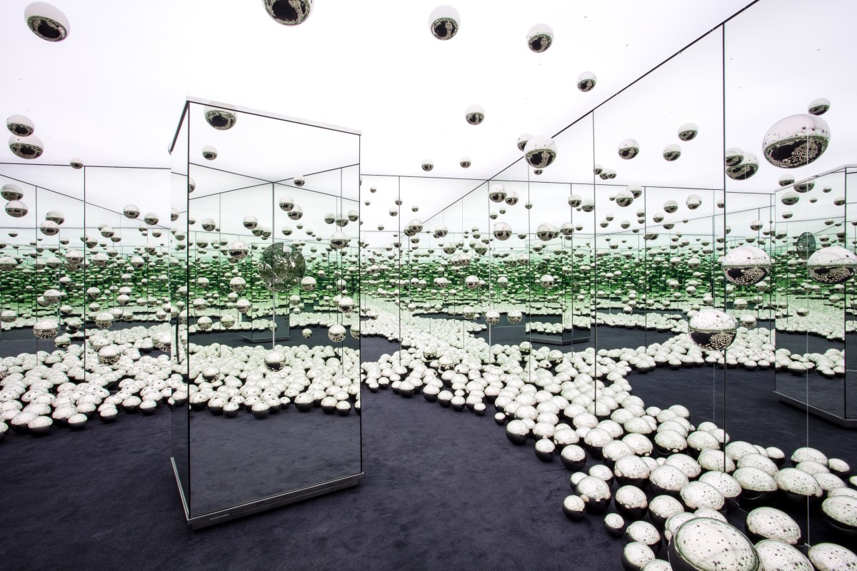 Yayoi Kusama. INFINITY MIRRORED ROOM - LET'S SURVIVE FOREVER