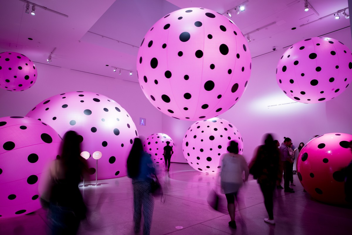 Installation view: Yayoi Kusama: Infinity Mirrors