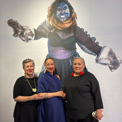 L-R: Georgiana Uhlyarik, Laakkuluk Williamson and Taqralik Partridge in front of Silaup Putunga (2018).