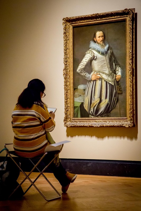Woman sketching in the gallery