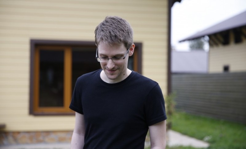 Film still from citizenfour of Edward Snowden outside wearing a black tshirt