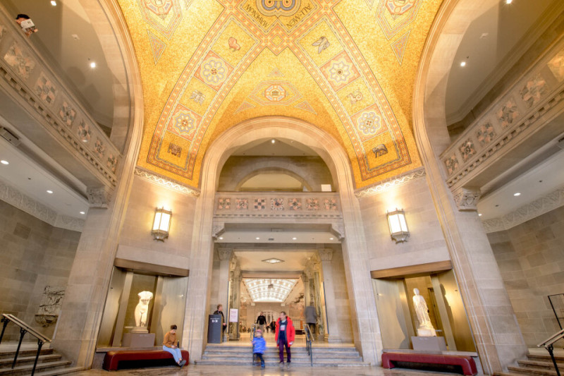An image of the front entrance Rotunda at the Royal Ontario Museum.