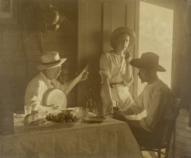 Minna Keene, carbon print of banjo player and others at a table